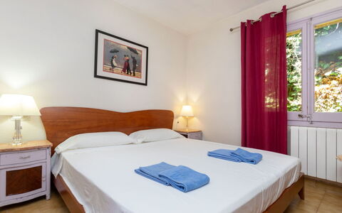 Bella Vista: Property, Furniture, Azure, Comfort, Interior Design, Textile, Lighting, Building, Wood