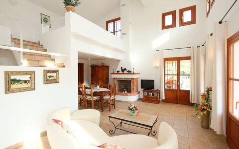 Ca Toni: Property, Room, Interior Design, Building, Ceiling, Living Room, Furniture, House, Real Estate, Home