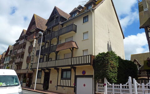 Baccara: Neighbourhood, Residential Area, Property, House, Building, Vehicle, Architecture, Town, Car