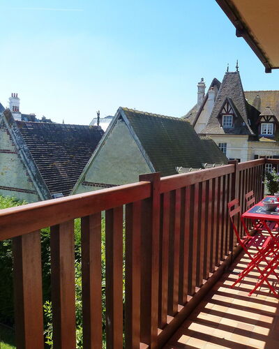 Baccara: Sky, Daytime, Property, Building, Wood, House, Shade, Cottage, Leisure, Residential Area