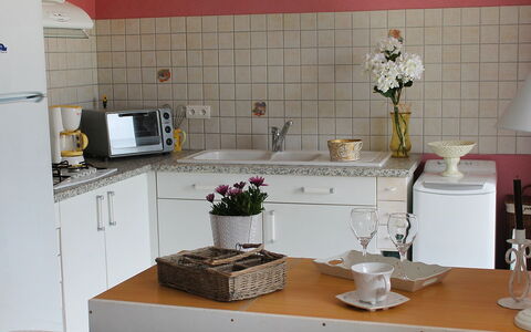 Le Clos des Sapins: Room, Kitchen, Countertop, Interior Design, Property, Furniture, House, Home, Tile, Building