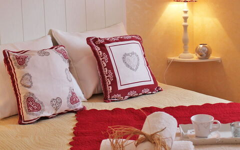 Le Clos des Sapins: Pillow, Cushion, Bedroom, Bedding, Bed Sheet, Furniture, Room, Throw Pillow, Red, Bed