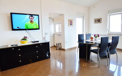 Accommodation:&nbsp;Tihomir 100.3