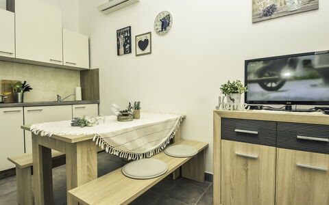 Accommodation:&nbsp;Snježana 103.2