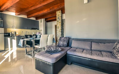 Accommodation:&nbsp;Škroćo 100.2