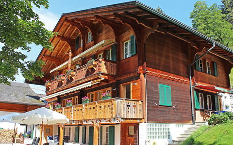 Chalet Jrene: House, Building, Property, Home, Architecture, Real Estate, Siding, Residential Area, Roof, Cottage
