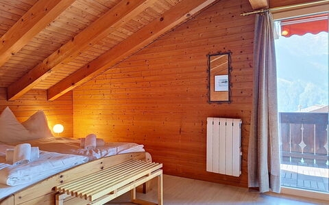 Grindelwald 322: Wood, Furniture, Home, Room, Cottage, Log Cabin, Wood Stain, Ceiling, Hardwood, Bed
