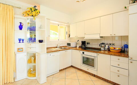 Bombilla: Room, Property, Kitchen, Cabinetry, Furniture, Yellow, Real Estate, Interior Design, Building, Countertop