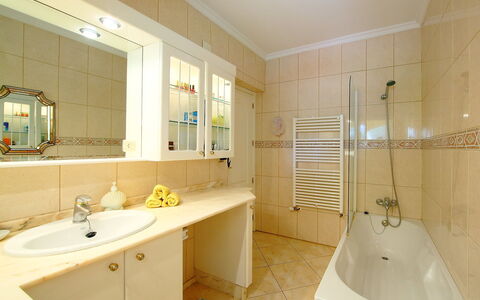 Bombilla: Bathroom, Room, Property, Real Estate, Interior Design, Tap, Plumbing Fixture, Building, Furniture, Sink