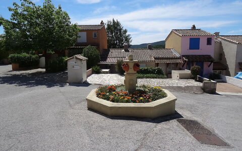 Cogolin 107: Property, Real Estate, Botany, House, Home, Tree, Residential Area, Landscape, Plant, Architecture