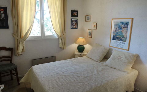 Cogolin 107: Bedroom, Room, Property, Furniture, Bed, Bed Frame, Bed Sheet, Interior Design, Bedding, Building