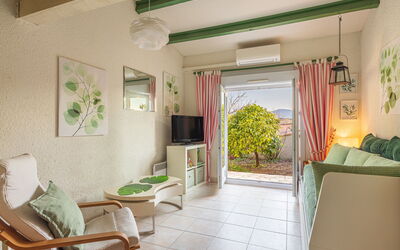 Les Mas de Cogolin 107.5: Furniture, Apartment, Home, Balcony, Wood Stain, Shade, Chair, Eco Hotel, Outdoor Furniture, Houseplant
