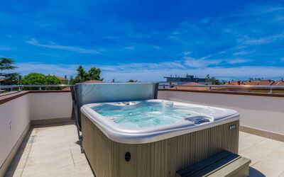 Umag 115: Water, Cloud, Sky, Swimming Pool, Building, Azure, Outdoor Furniture, House, Sunlounger, Condominium