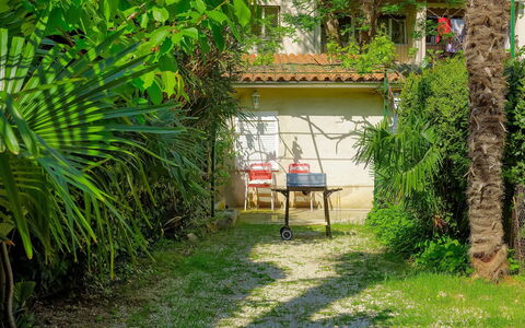 Silvia: Property, Vegetation, Green, House, Yard, Backyard, Grass, Garden, Real Estate, Botany