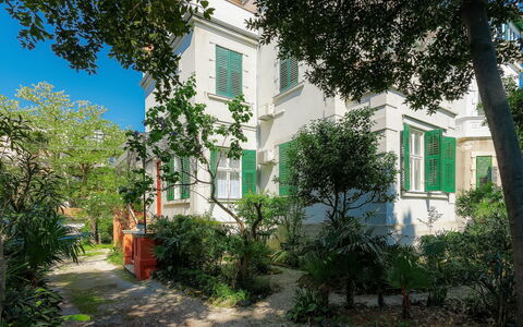 Silvia: Property, House, Home, Real Estate, Building, Architecture, Tree, Neighbourhood, Town, Estate