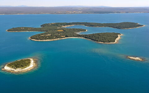 Silvia: Water, Sky, Water Resources, Azure, Blue, Natural Landscape, Lake, Coastal And Oceanic Landforms, Landscape, Horizon