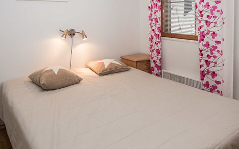 Karhunvartijan Linna B11: Furniture, Interior Design, Bed, Bedroom, Wall, Floor, Bed Sheet, Wood, Flooring, Linens