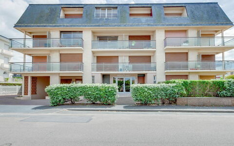 Prince Albert: Plant, Sky, Cloud, Building, Property, Window, Urban Design, Land Lot, Condominium
