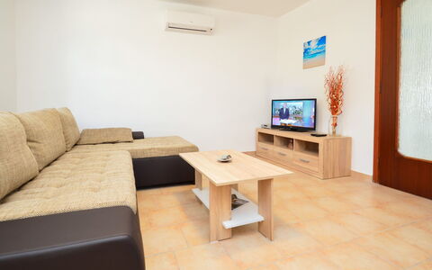 Ledi: Furniture, Table, Couch, Lighting, Living Room, Wood, Interior Design, Floor, Flooring, Rectangle