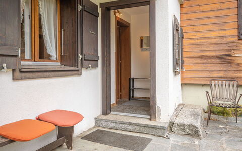 Le Tzanton: Furniture, Property, Building, Plant, Wood, Window, Interior Design, Floor, Flooring, Wall