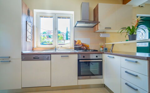 Sandra: Kitchen Sink, Cabinetry, Countertop, Property, Kitchen Appliance, Sink, Home Appliance, Kitchen, Kitchen Stove, Building