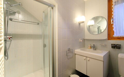 Biquinou: Bathroom, Room, Property, Interior Design, Plumbing Fixture, Tile, Real Estate, Building, Floor, Bathroom Accessory