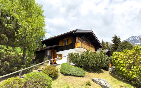 Biquinou: Cloud, Plant, Sky, Property, Building, Window, Tree, Land Lot, Natural Landscape, House