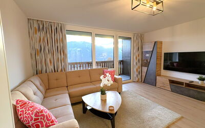 Top a 255.4: Interior Design, Furniture, Couch, Wood, Flooring, Ceiling, Floor, Room, Living Room, Apartment