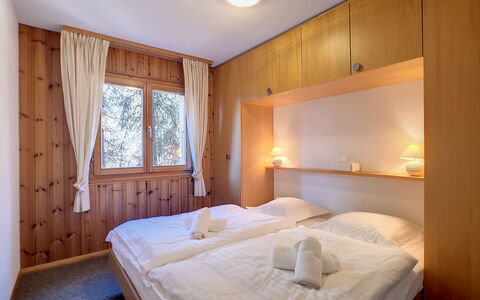 Les Cretes Ii: Furniture, Property, Comfort, Building, Window, Textile, Interior Design, Lighting, Wood, Bed