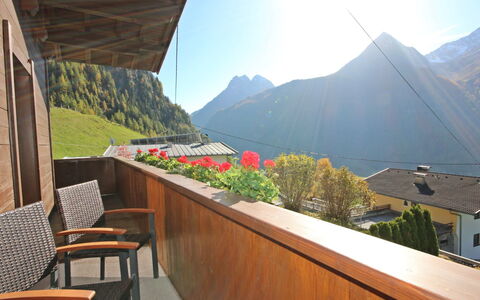 Berghof Reich: Property, Mountainous Landforms, Mountain, Balcony, Room, House, Architecture, Real Estate, Wood, Mountain Range