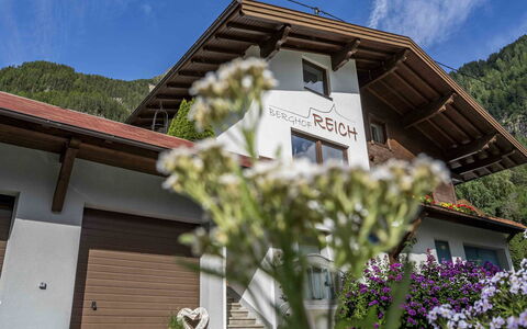 Berghof Reich: House, Home, Mountain Range, Cottage, Mountain Village, Balcony