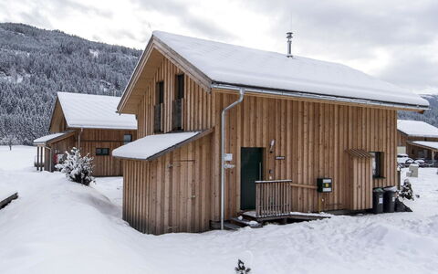 Superior # 15 mit Ir-Sauna & Sprudelbad: Snow, Cloud, Sky, Property, Window, Building, Wood, House, Slope, Tree
