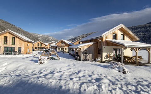 Murau 202: Sky, Snow, Cloud, Window, Mountain, Building, Slope, House, Freezing, Cottage