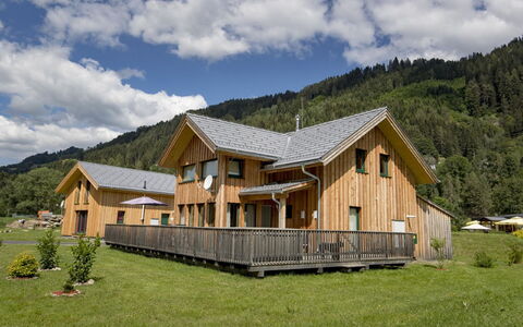 Murau 202: Cloud, Sky, Plant, Building, Property, Mountain, House, Tree, Natural Landscape, Wood
