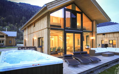 Accommodation:&nbsp;M2 Swim Spa 8 202.5