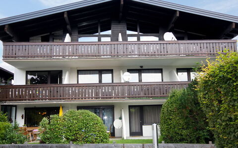 Haus Point: Plant, Sky, Property, Building, Window, Cloud, House, Urban Design, Porch, Real Estate