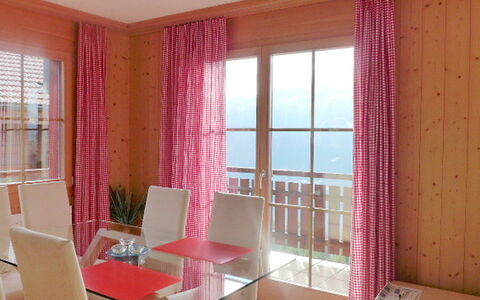 Berg-Seeblick: Property, Table, Furniture, Window, Building, Wood, Window Blind, Textile, Curtain