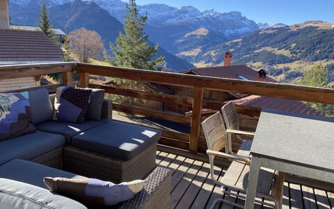 Chalet Weitblick: Wood, Furniture, Mountain Range, Outdoor Furniture, Chair, Porch, Wood Stain, Hardwood, Deck, Balcony