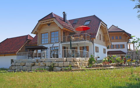 Lärche: Sky, Plant, Building, Window, House, Wood, Land Lot, Tree, Cottage, Grass