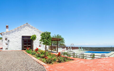 De Aitana: Sky, Plant, Building, Water, House, Coastal And Oceanic Landforms, Flower, Cottage, Tree, Real Estate