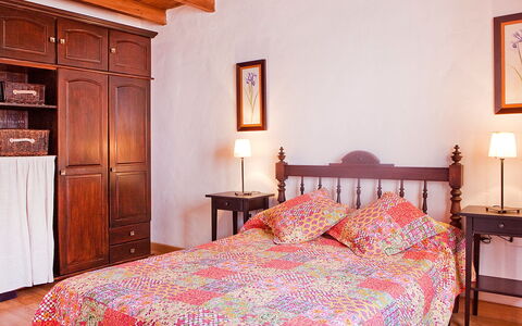 De Aitana: Furniture, Picture Frame, Building, Comfort, Wood, Textile, Bed Frame, Interior Design, Architecture, Floor