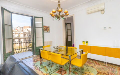 Eix.dret:roger de Lluria Valencia: Furniture, Property, Table, Chair, Lighting, Picture Frame, Interior Design, Couch, Building, Yellow
