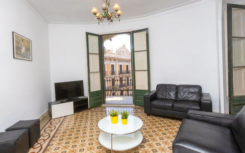 Eix.dret:roger de Lluria Valencia: Picture Frame, Furniture, Plant, Couch, Building, Table, Window, Lighting, Interior Design, Wood