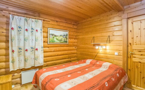 Kaukonraitti 4 C 2: Wood, Ceiling, Home, Wood Stain, Log Cabin, Hardwood, Bedroom, Bed, Cottage, Bed Frame