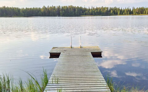 Kaukonraitti 4 C 2: Water, Water Resources, Body Of Water, Natural Environment, Natural Landscape, Waterway, Bank, Dock, Watercourse, Lake