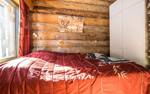 Mustalampi 2 Kurkiaura: Wood, Bedroom, Interior Design, Floor, Bed Sheet, Flooring, Room, Linens, Bed, Bedding