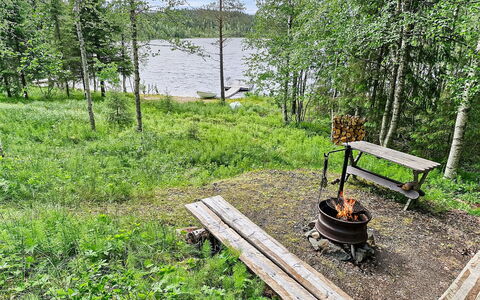 Hallan Kelo: Natural Environment, Grass, Wood, Plant Community, Picnic Table, Outdoor Furniture, Forest, Outdoor Table, Nature Reserve