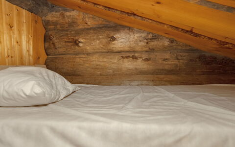 Saarenkainalo: Wood, Bedroom, Floor, Flooring, Bed, Bed Sheet, Bedding, Brown, Hardwood, Linens
