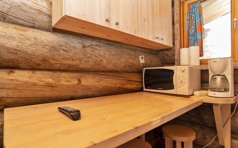 Saarenkainalo: Wood, Flooring, Floor, Wood Stain, Interior Design, Hardwood, Log Cabin, Ceiling, Room, Plank