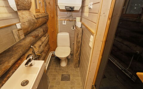 Saarenkainalo: Wood, Flooring, Floor, Wood Stain, Hardwood, Log Cabin, Plumbing Fixture, Toilet Seat, Plank, Lumber
